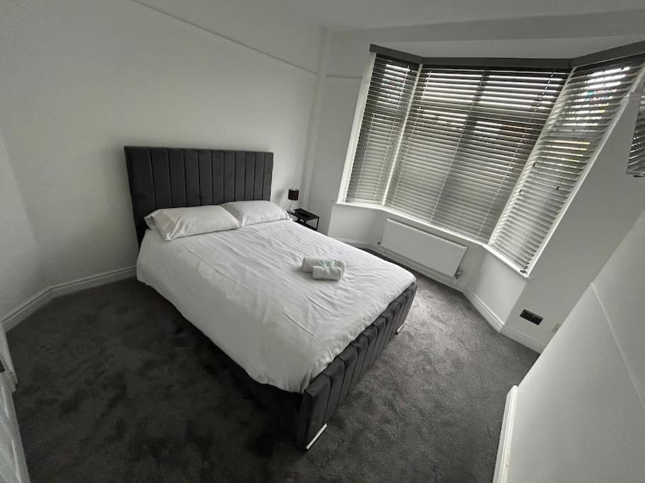 Modern & Spacious 4 Bedroom Home Кру Экстерьер фото